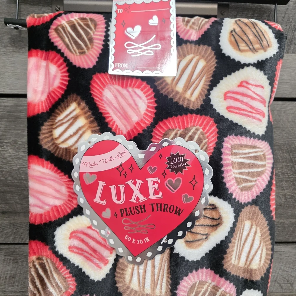 Viral Valentines day Hearts Chocolate Throw Blanket